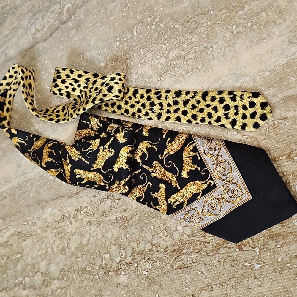 GianniVersace Vintage Black and Gold Leopard Print Tie - Picture 10 of 11